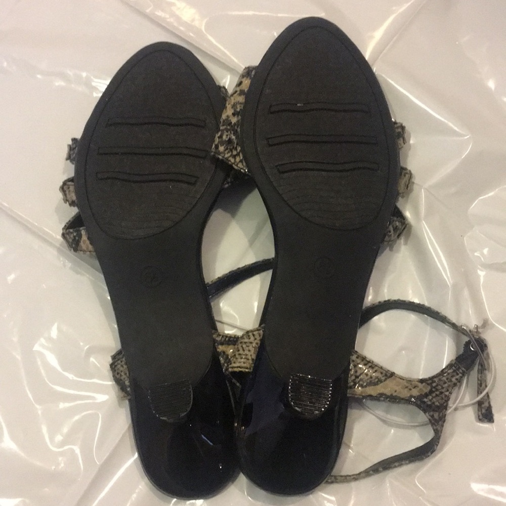 Mini Heels - Picture 5 of 6